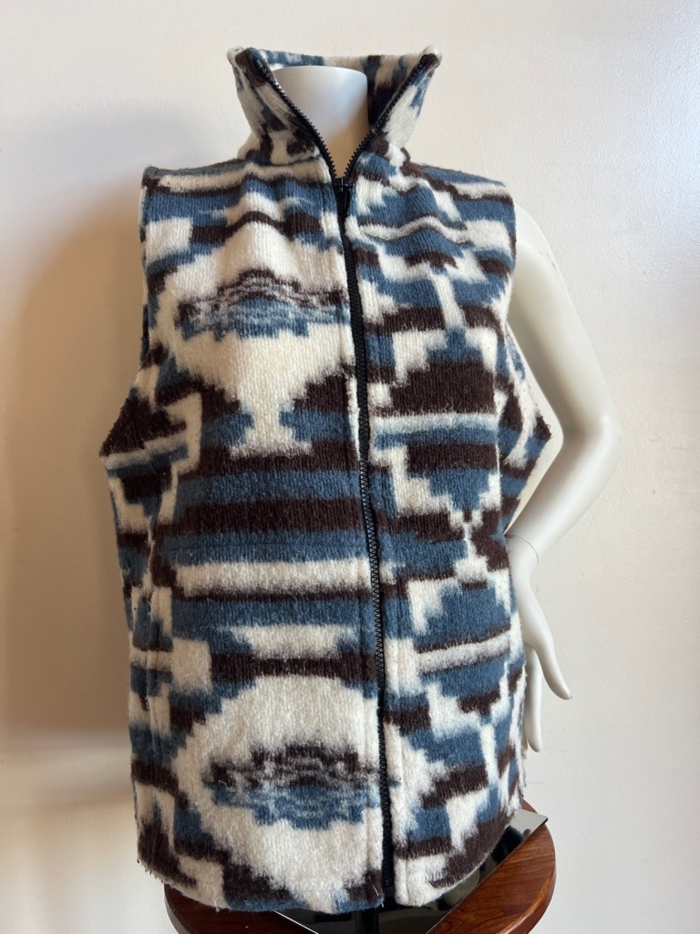 Bear Ridge Outfitters southwestern Beth Dutton vest vintage rare print
